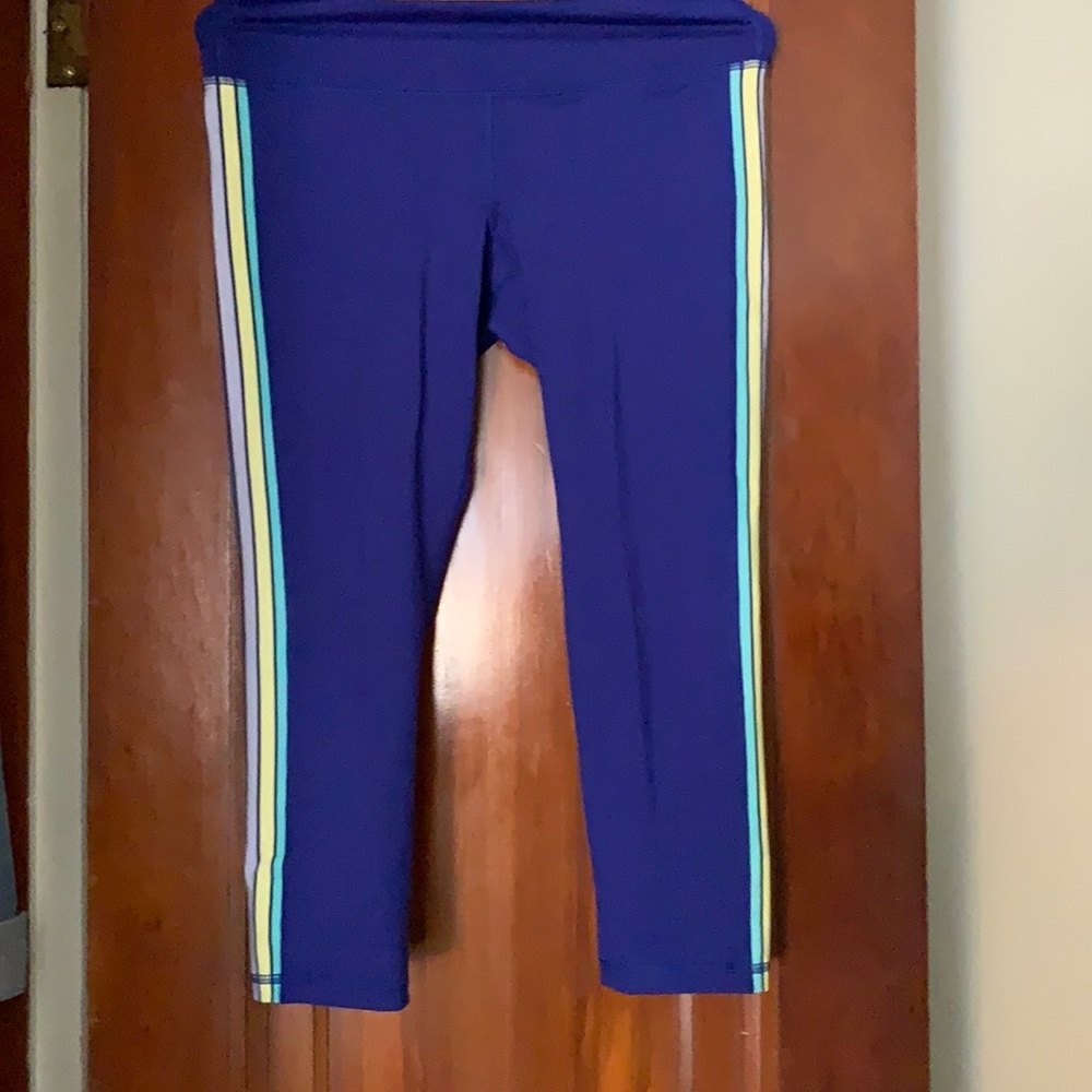 Old Navy cropped leggings, size M